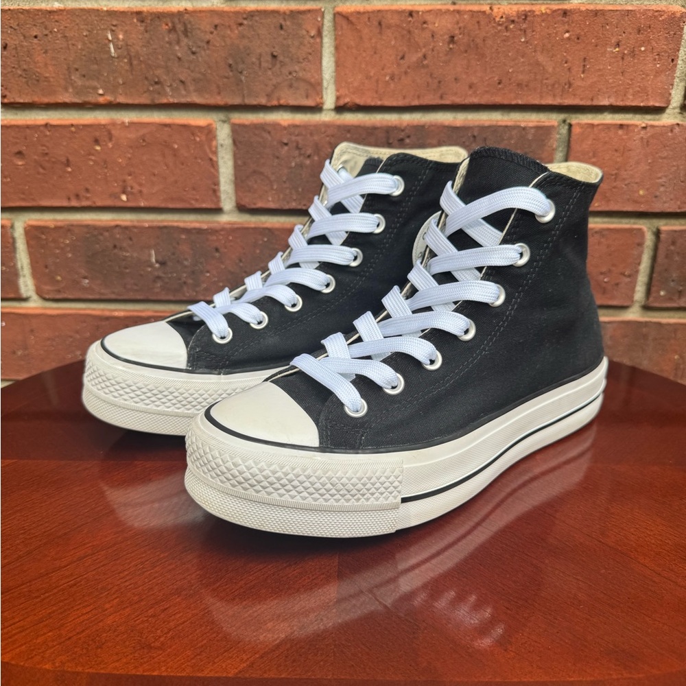 Converse Black - Lift Platform